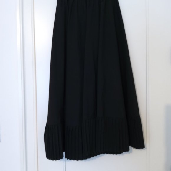 Ghospell woman black midi skirt with pleated hem
